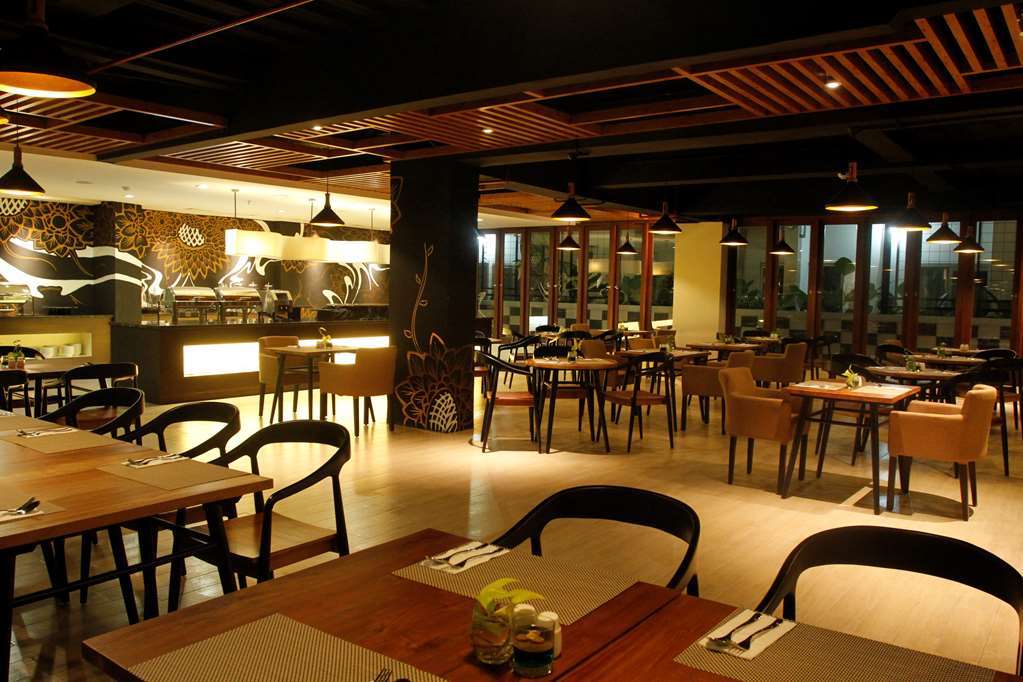 Golden Tulip Essential Tangerang Hotel Restoran gambar